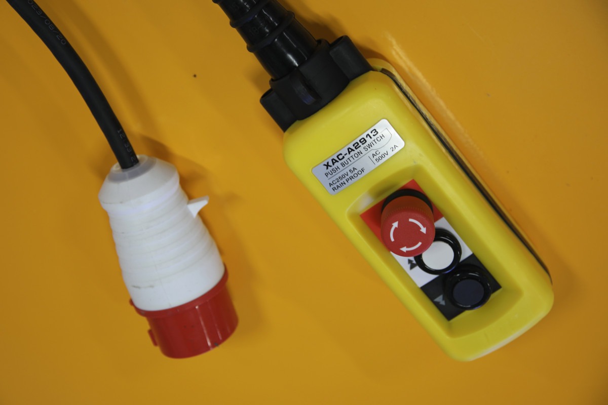 1321053100-006_fullsize