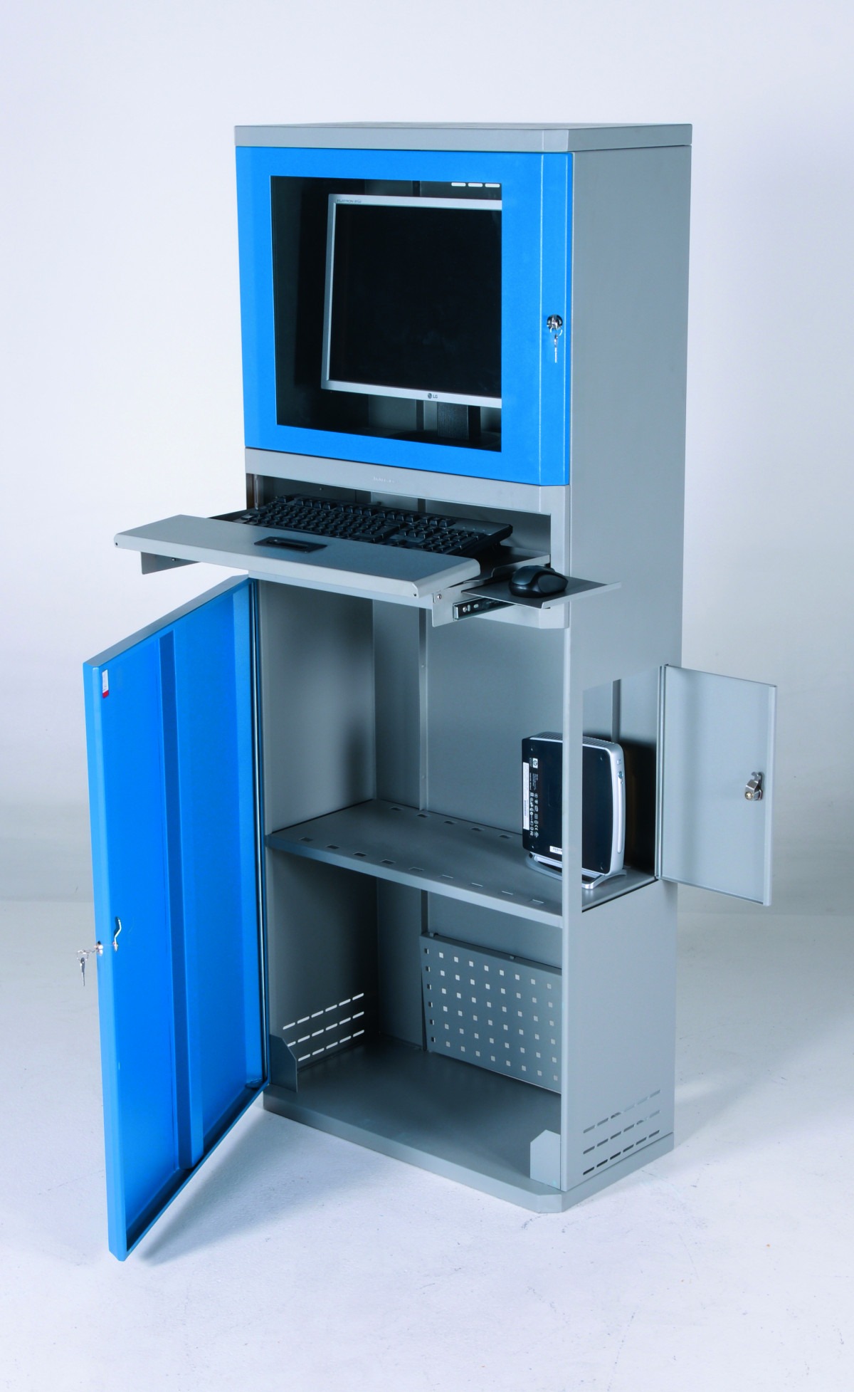 4031074080-002_fullsize datorskåp